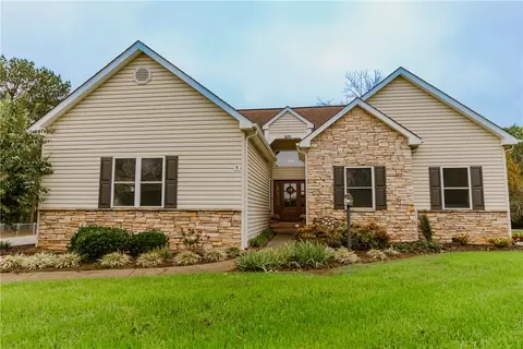 620 Providence Point Dr, Seneca, SC 29678