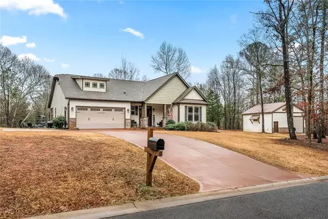 113 Friendship Pointe Dr, Seneca, SC 29678
