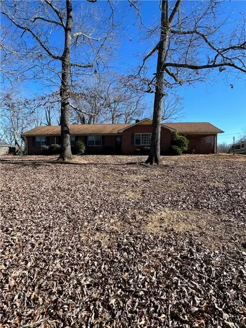 201 Fernwood Dr, Seneca, SC 29678