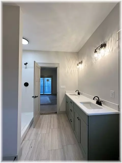 Bath - 192 Jefferson Pl, Walhalla, SC 29691 photo 1 of 3