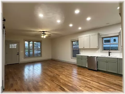 Living - 192 Jefferson Pl, Walhalla, SC 29691 photo 2 of 4