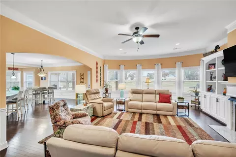 Living - 112 Constitution Ave, Pendleton, SC 29670 photo 1 of 2