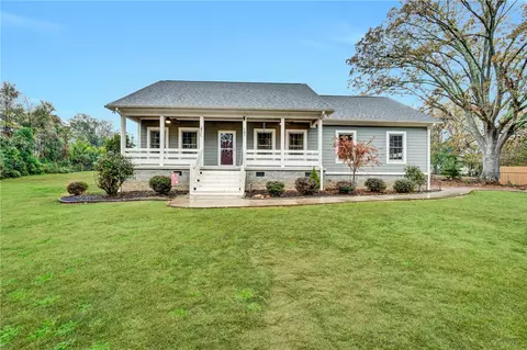105 Carlton St, Greenwood, SC 29649