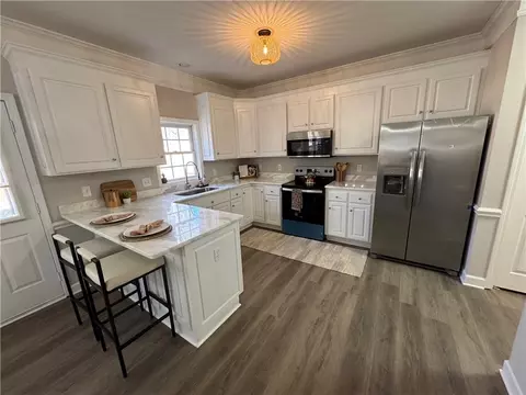 Kitchen - 210 Dillard Dr, Easley, SC 29642 photo 2 of 4