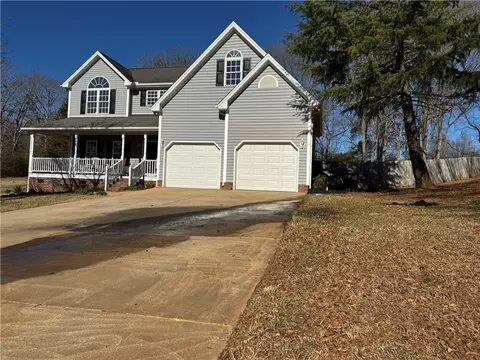 Exterior - 210 Dillard Dr, Easley, SC 29642 photo 3 of 5