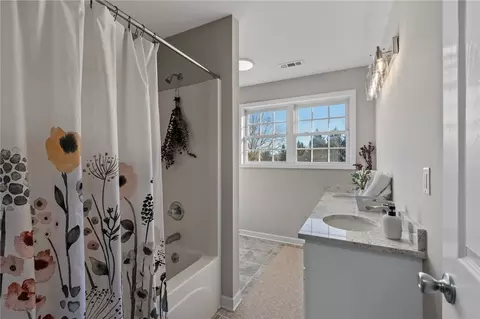Bath - 210 Dillard Dr, Easley, SC 29642 photo 2 of 3
