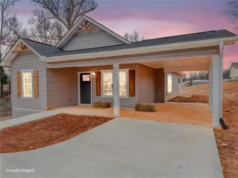 614 S Cherry St, Seneca, SC 29678 photo 2