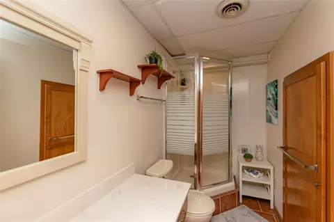 Bath - 102 Fairview Ct, Easley, SC 29642 photo 4 of 5