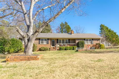 102 Fairview Ct, Easley, SC 29642
