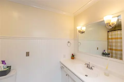 Bath - 102 Fairview Ct, Easley, SC 29642 photo 2 of 5