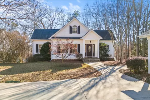 566 Freedom Hts, Hartwell, GA 30643