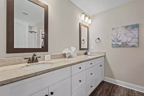 Bath - 325 Thompson St, Pendleton, SC 29670 photo 2 of 3