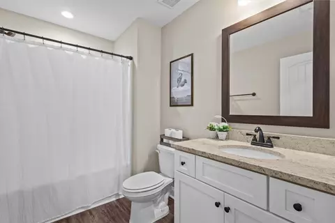 Bath - 325 Thompson St, Pendleton, SC 29670 photo 3 of 3