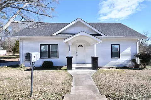 309 S Peachtree St, Liberty, SC 29657