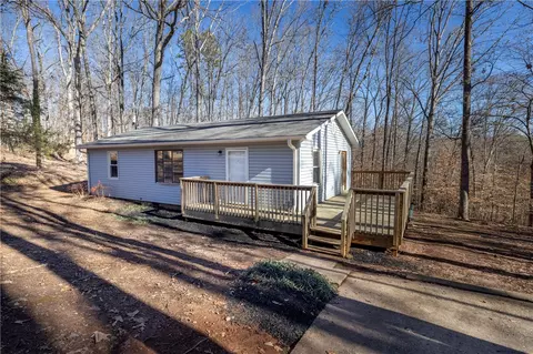 616 Post Oak Ln, Seneca, SC 29672