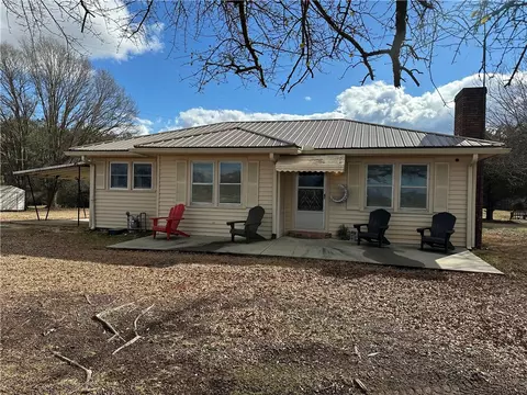 1435 Return Church Rd, Seneca, SC 29678