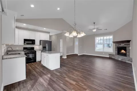 Living - 159 Capslock Trl, Pendleton, SC 29670 photo 6 of 6