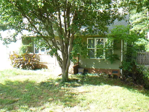 Exterior - 215 Maple Dr, Anderson, SC 29621 photo 4 of 9