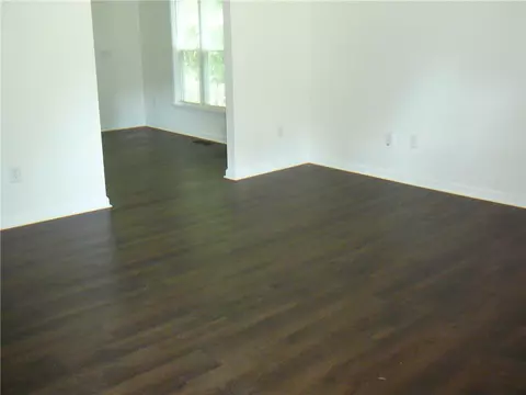 Living - 215 Maple Dr, Anderson, SC 29621 photo 2 of 4