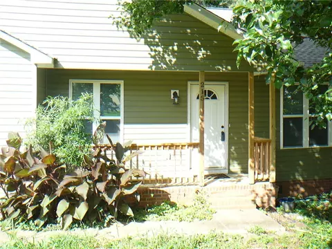 Exterior - 215 Maple Dr, Anderson, SC 29621 photo 5 of 9