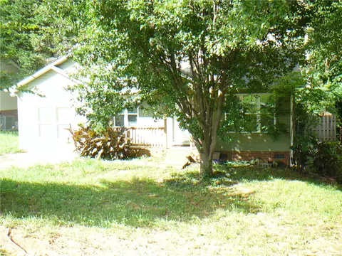 Exterior - 215 Maple Dr, Anderson, SC 29621 photo 3 of 9