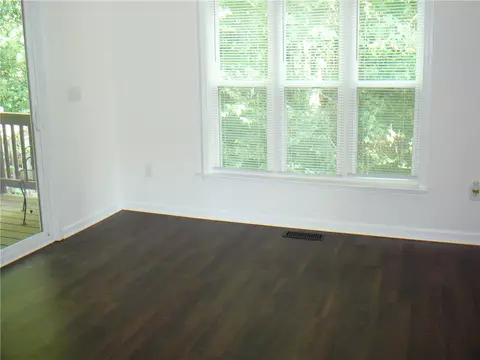 Living - 215 Maple Dr, Anderson, SC 29621 photo 3 of 4