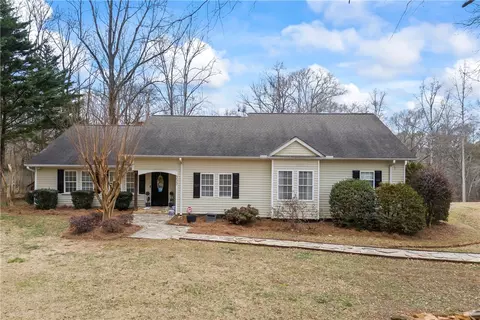 333 N Johnson St, Walhalla, SC 29691