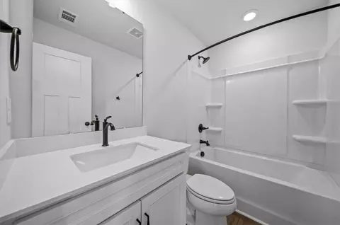 Bath - 110 Ridgeline Row, Central, SC 29630 photo 3 of 3