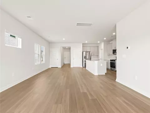 Living - 612 Spruce Pine Dr, Pendleton, SC 29670 photo 2 of 3