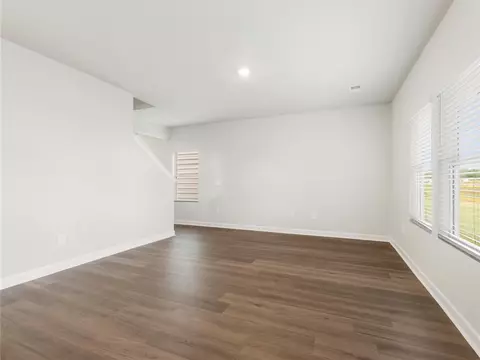 Living - 611 Spruce Pine Dr, Pendleton, SC 29670 photo 2 of 2
