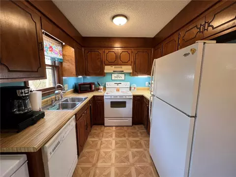 Kitchen - 127 Cedar Creek Cir, Central, SC 29630 photo 2 of 2