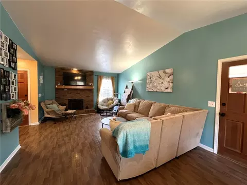 Living - 127 Cedar Creek Cir, Central, SC 29630 photo 2 of 2