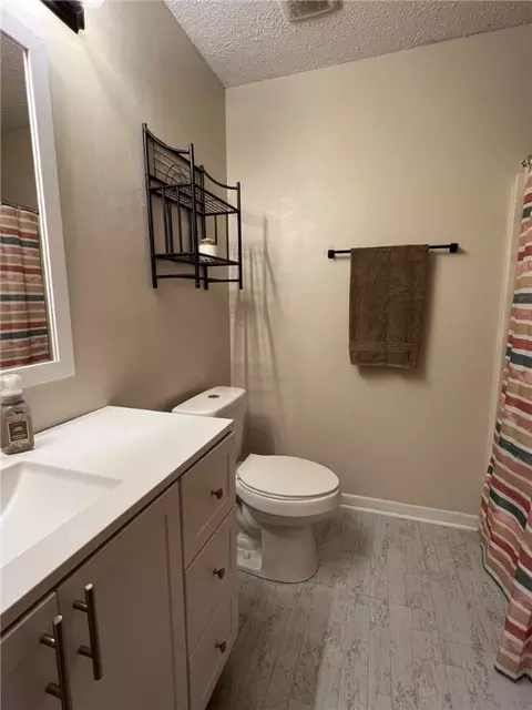 Bath - 127 Cedar Creek Cir, Central, SC 29630 photo 2 of 2