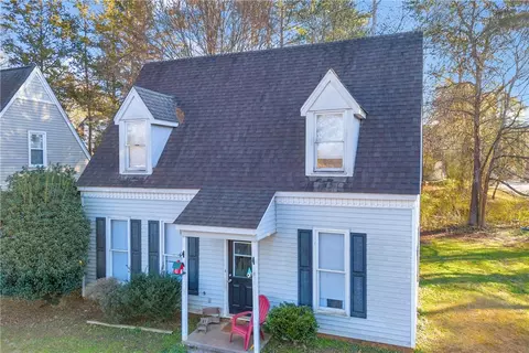 911 Madden Bridge Rd, Central, SC 29630