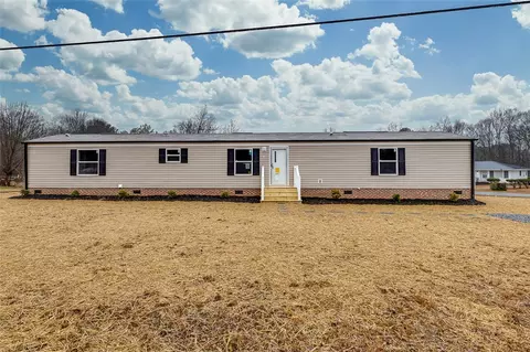 1135 Travis Rd, Anderson, SC 29626