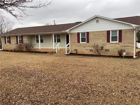 8 Ashley Dr, Williamston, SC 29697