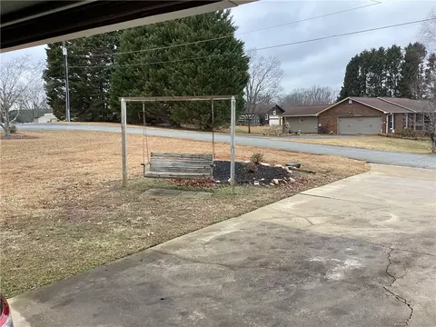 8 Ashley Dr, Williamston, SC 29697 photo 22