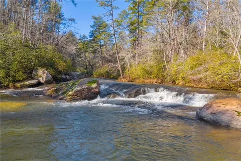 282 Little River Ln, Walhalla, SC 29691