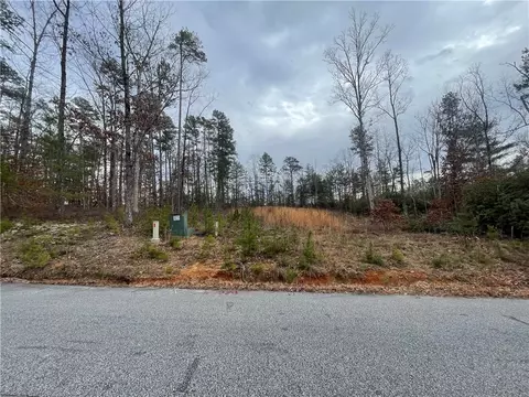 438 Falcons Lair West Dr, Walhalla, SC 29691