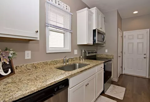 Kitchen - 144 Highland Park Ct, Easley, SC 29642 photo 2 of 6