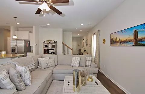Living - 144 Highland Park Ct, Easley, SC 29642 photo 2 of 2