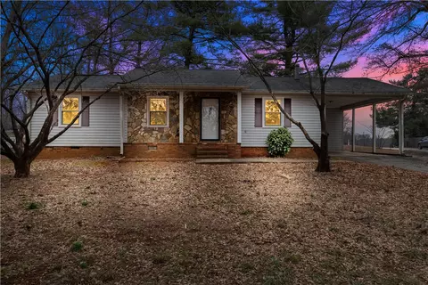 310 Old Furnace Rd, Boiling Springs, SC 29316