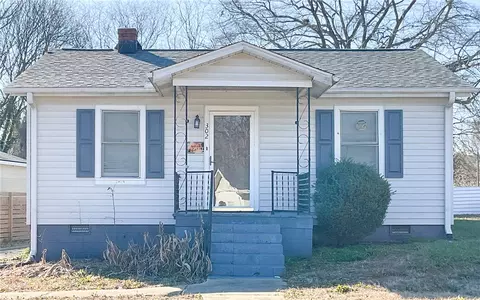 302 Morgan St, Greer, SC 29651