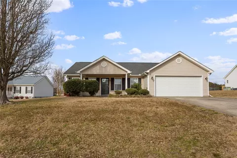 106 Chicoma Dr, Townville, SC 29689