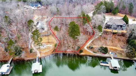 107 W Waters Edge Ln, West Union, SC 29696