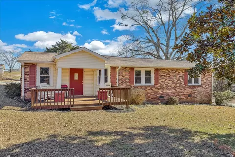 4 Fowler St, Liberty, SC 29657