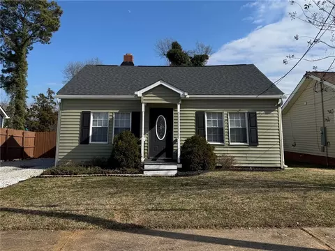 607 S Depot St, Seneca, SC 29678