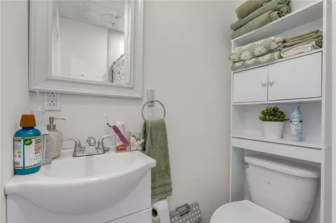 Bath - 204 Pine St, Clemson, SC 29631 photo 4 of 5