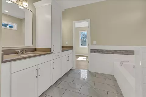 Bath - 115 Hibiscus Dr, Easley, SC 29642 photo 3 of 4