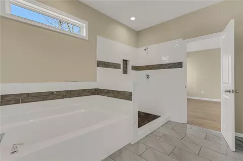 Bath - 115 Hibiscus Dr, Easley, SC 29642 photo 4 of 4